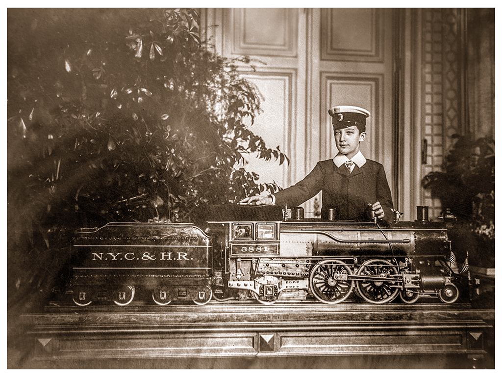 <p>Княз Борис от малък обича да управлява влакове, 1904-1906 г.</p>