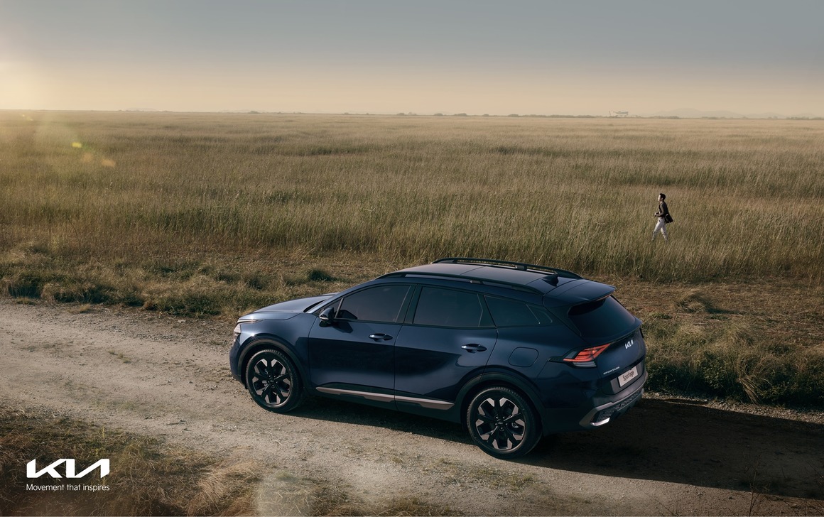 <p>За първи път в историята на Sportage гамата се включва и специална версия Sportage X-Line. В интериора клиентите могат да избират между тапицерии в емблематичното зелено „sage green” или в черно.</p>
<p>Новият модел ще отбележи премиерата си на световните пазари по-късно тази година.<br>
</p>
