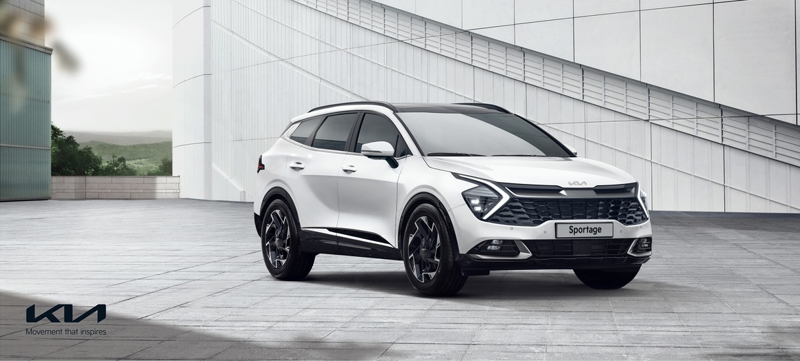 <p>Kia представи първите официални снимки на новия модел <strong>Sportage</strong> – модерен SUV, който през септември ще излезе в специална версия, предназначена за европейските пазари.</p>
<p>Новият Sportage се отличава с изчистения си екстериор и вътрешно пространство с много детайли, високи технологии и модерна стилистика.</p>
<p>„Смяната на поколенията на Sportage предостави възможност на нашите талантливи дизайнерски екипи да направят нещо ново, да почерпят вдъхновение от трансформацията на марката и представянето на EV6, което да предадат по-нататък на клиентите, създавайки модерен и новаторски SUV дизайн. Нашето желание при изцяло новия Sportage беше не просто да направим крачка напред, а да преминем към коренно различно ниво в SUV сегмента“, отбеляза Карим Хабиб - старши вицепрезидент на Kia и ръководител на Global Design Center.</p>