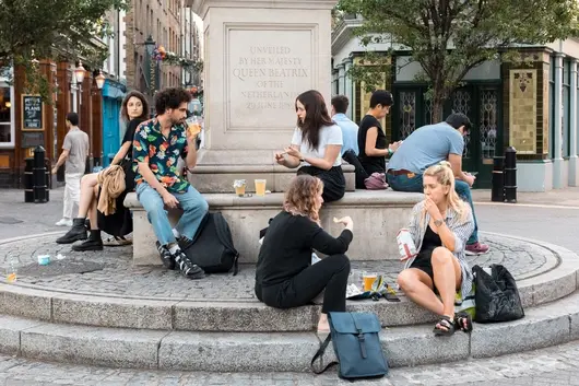 Вариантът "Делта": Защо Великобритания отново отчита ръст на Covid-19