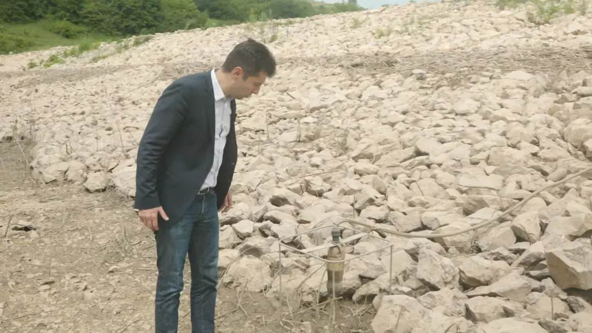 Кирил Петков не може да уволни ръководството на "Монтажи" след сагата с язовирите - заради ДКК