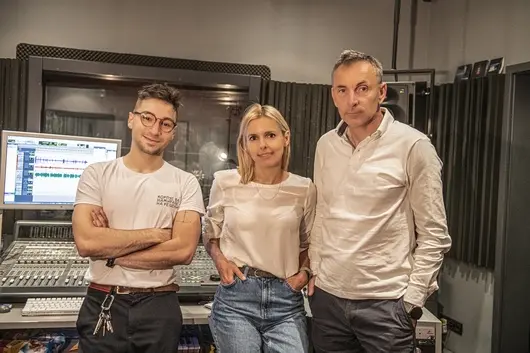 Влогърът Крис Захариев ни учи как да водим разговор с непознат на село