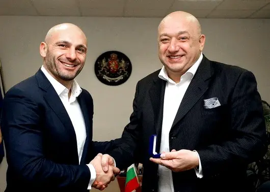 Стъки прекъсна интервю на говорителя на кабинета в сутрешния блок на Нова