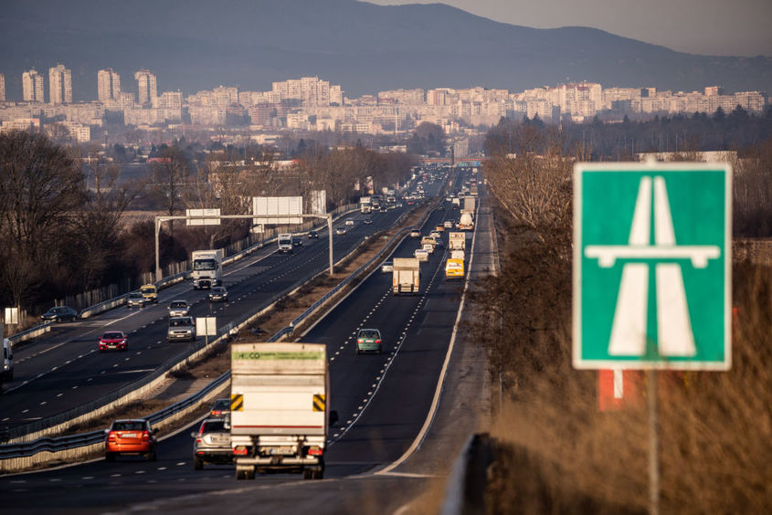 Тежка техника на пътните строители ще блокира центъра на София в понеделник