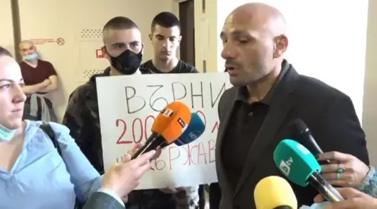 Стъки на разпит в полицията, обяви се за българския Навални