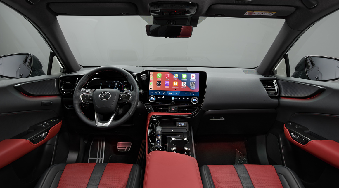 <p>Интериорът на NX е с майсторска изработка „такуми“ с висококачествени материали.</p>
<p>Разполага с вътрешно осветление в до 64 цвята и първата по рода си електронна ключалка e-latch на Lexus за отключване само с едно докосване.</p>
<p>С приложението Lexus Link водачът и пътниците имат достъп до дистанционни функции като предварително подгряване или охлаждане на купето, както и заключване и отключване на вратите.</p>