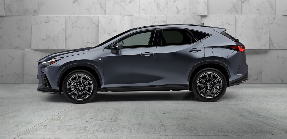 <p>Lexus представи новия NX, който открива поредната глава в развитието на марката. Той замества един от най-успешните модели в Европа, който е с над 170 хиляди проджаби от момента на представянето му през 2014 г.</p>
<p>В следващото поколение са вложени 95% изцяло нови компоненти. Моделът ще дебютира на европейските пазари през последното тримесечие на 2021 г.</p>