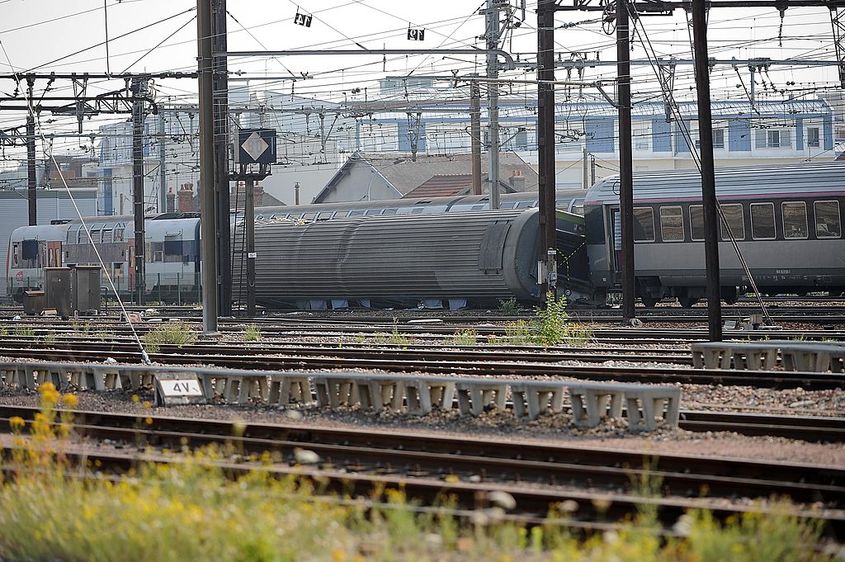 Влак дерайлира във Франция, най-малко 20 души са пострадали