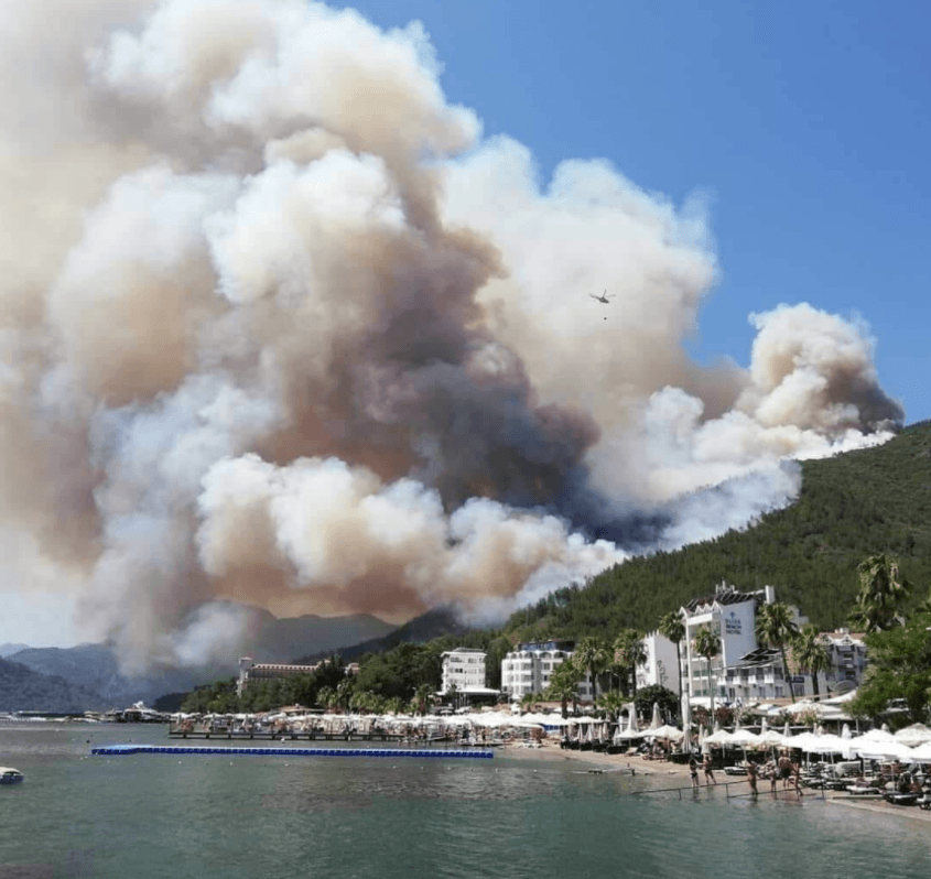 Голям пожар в турския курорт Мармарис отне човешки живот