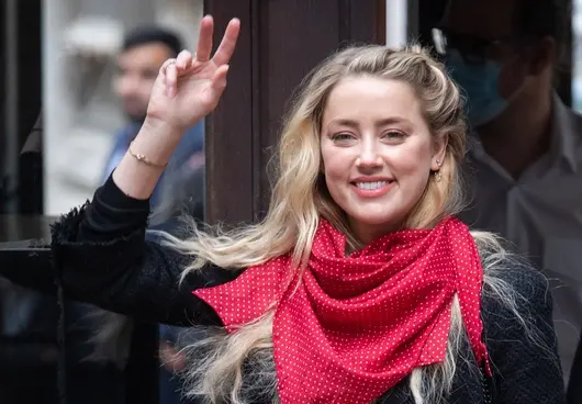 4 г. след развода с Джони Деп: Амбър Хърд има дете, родено от сурогатна майка