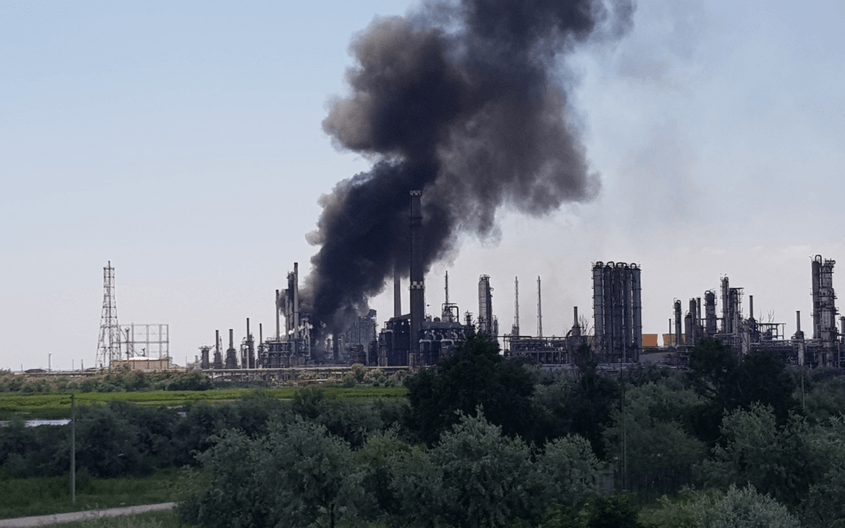 Жертва и ранени след взрив в най-голямата румънска петролна рафинерия до Черно море
