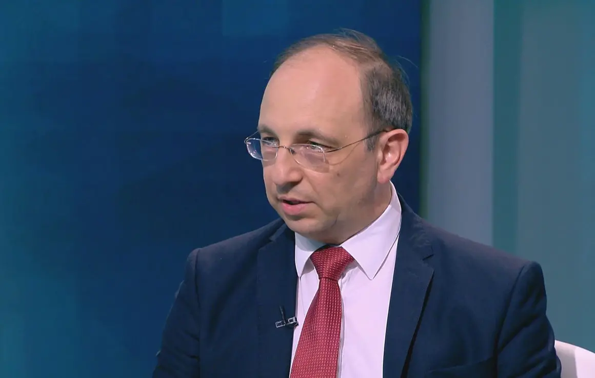 Кой е Николай Василев - кандидатът за министър-председател на "Има такъв народ"