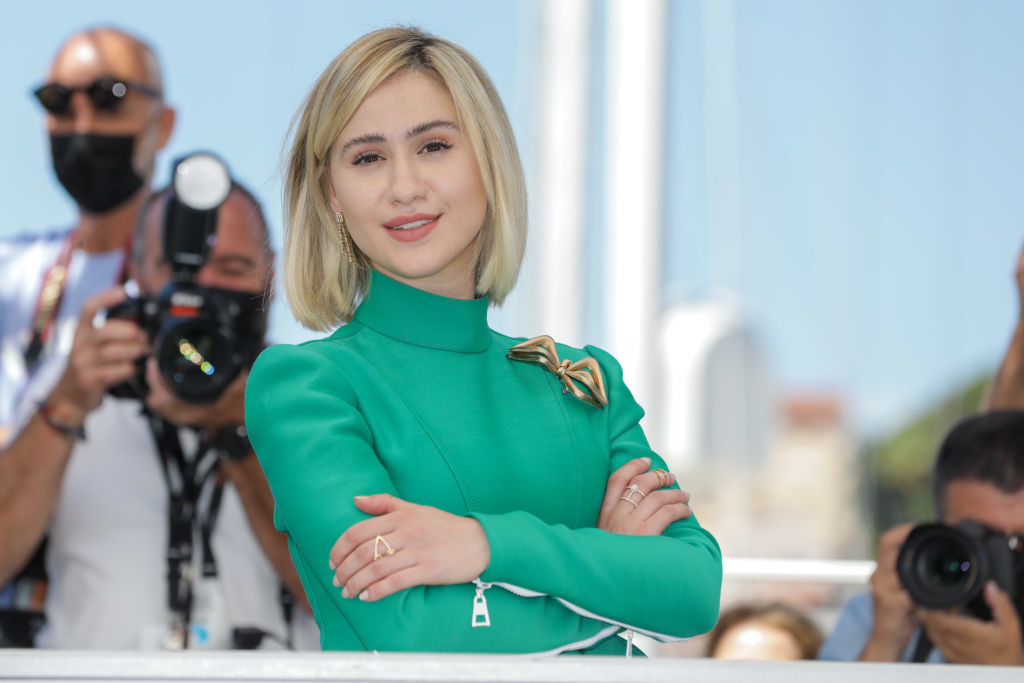 <p>„Разкри се една дълбока ранимост, каквато рядко е разглеждана в киното. Потвърди го и известен френски критик, който също отбеляза една невероятна режисьорска свобода“, казват режисьорите пред „Дневник“.</p>
<p>За Бакалова добавят: "Тя е абсолютно страхотна и я обичаме. Тя е войник“.</p>