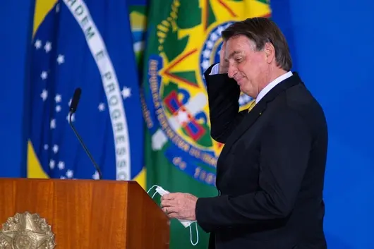 Президентът на Бразилия Жаир Болсонаро е приет в болница след 10-дневно хълцане