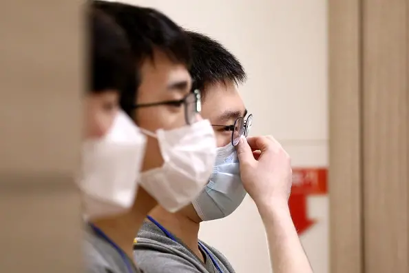 Не докосвайте лицето си: как да се справим с вредния навик