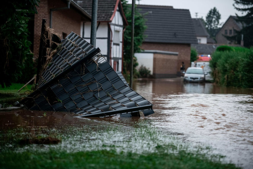 Сутрешни новини: 70 жертви на наводненията в Германия и Белгия и 1300 изчезнали; ЦИК обяви имената на депутатите
