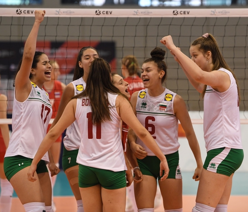 Българските националки по волейбол до 16 години спечелиха бронз на европейското