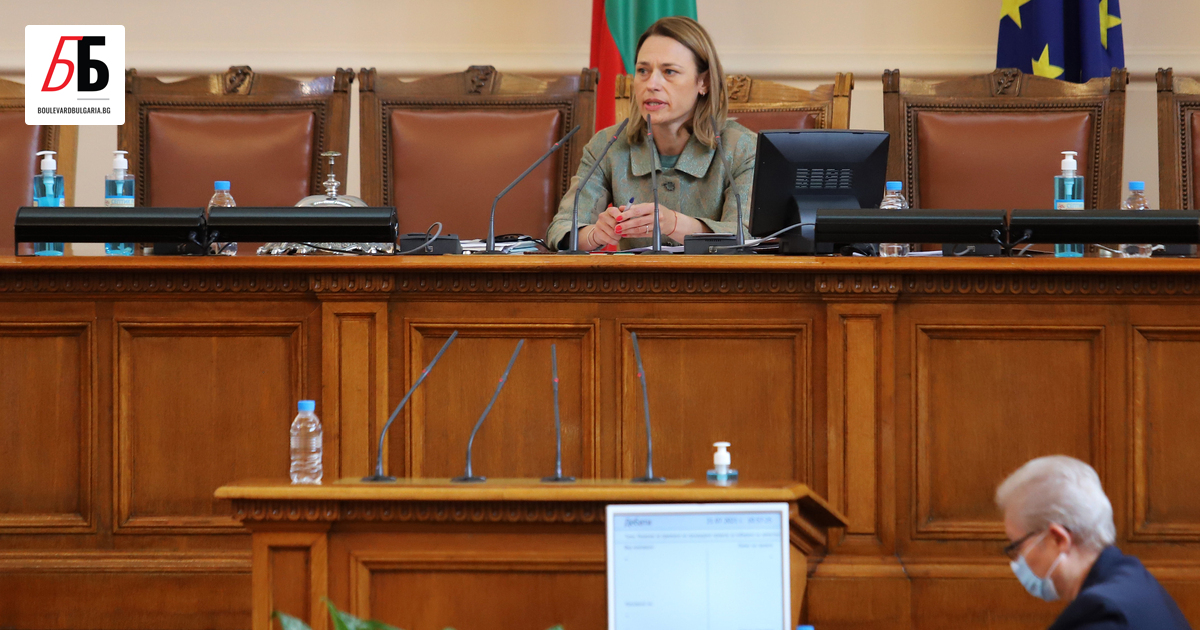 Ива Митева съди Народното събрание заради уволнението си от поста