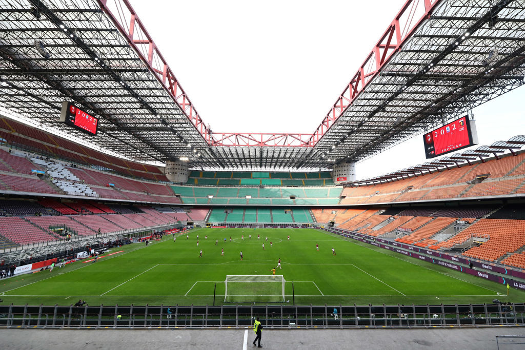 Двубоят от италианската "Серия А" между "Милан" и "Дженоа" се игра пред празни трибуни на стадион "Сан Сиро" в Милано. Управляващите футбола в страната приложиха същите мерки и за останалите срещи в първенството.