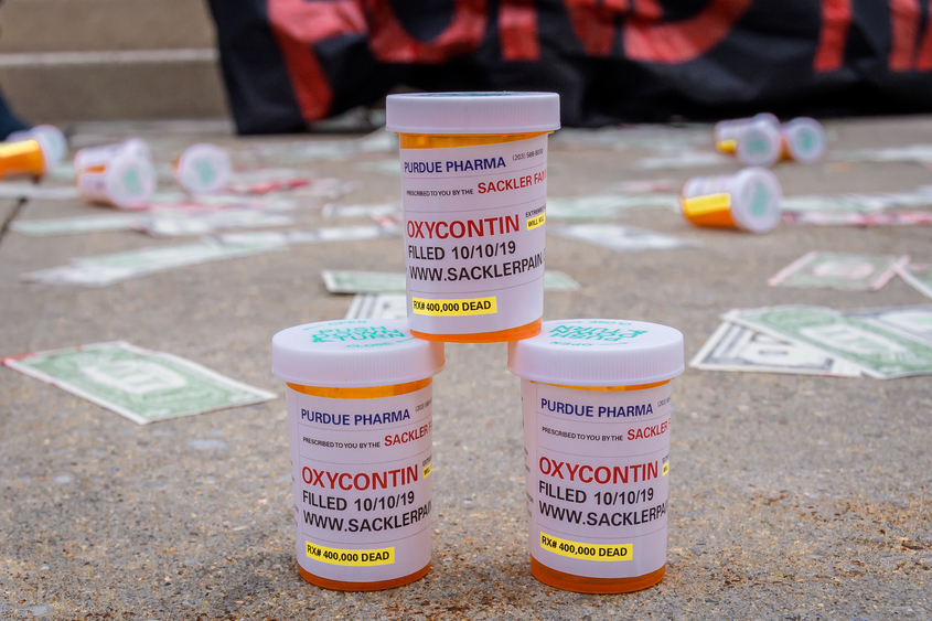 Аферата "ОксиКонтин" и смъртоносната епидемия от предозиране с опиати в САЩ