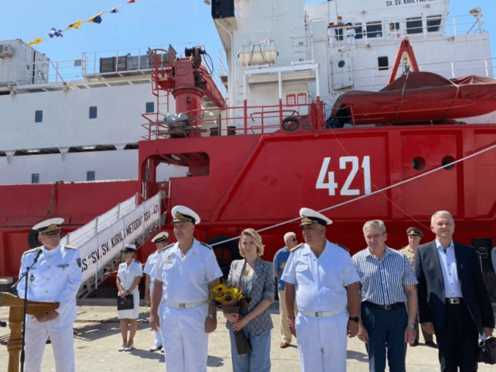 Мария Бакалова стана кръстница на първия български изследователски кораб, който ще плава до Антарктида