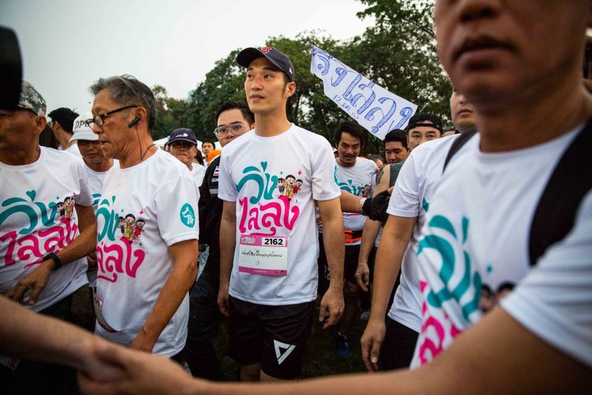 Милиардерът, който рискува бъдещето си, за да "строши оковите" в Тайланд