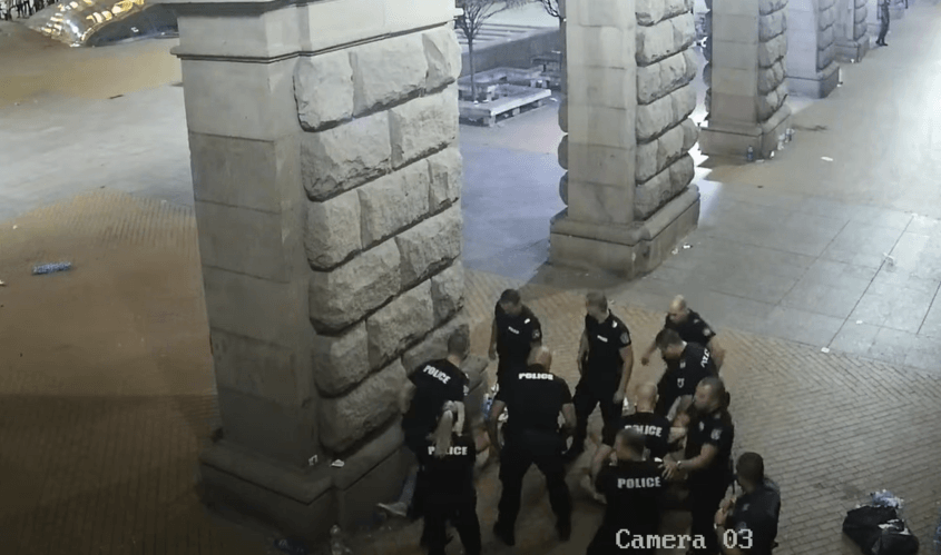 Парламентът се извини за полицейското насилие над протестиращи и поиска обяснения от Иван Гешев
