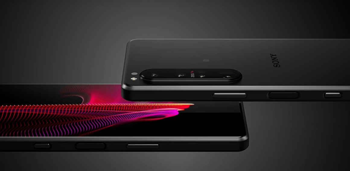 <p><strong>Наградата за мултимедиен смартфон е за Sony Xperia 1 III. </strong>Той<strong> </strong>я печели с първия по рода си 120Hz 4K екран на смартфон, плюс перископна телефото камера с променлива фокусна дължина.</p>
<p>"Затова този нов модел е истински мултимедиен герой, идеален за всеки, който ще използва мобилното си устройство най-вече за създаване или възпроизвеждане на висококачествено видео и фото съдържание", пишат от EISA.</p>
<p>Мултимедийните му възможности са осигурени от водещия чипсет Snapdragon 888, и запасът от 12 GB RAM. Те гарантират, че смартфонът се справя с мобилни игри и работата с много приложения едновременно. Освен всичко това притежава и IP65/IP68 сертификат за водо- и прахоустойчивост.</p>