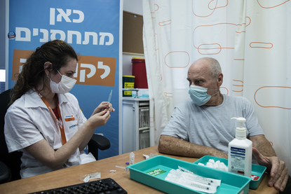 Израел и Covid-19: Новите случаи се увеличават, а 1 млн. души вече са с трета доза от ваксините