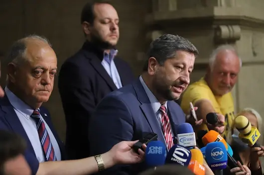 Кои са водачите на листите на "Демократична България" за изборите на 14 ноември