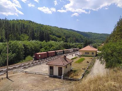 Всички влакове между София и Бургас са спрени заради катастрофа