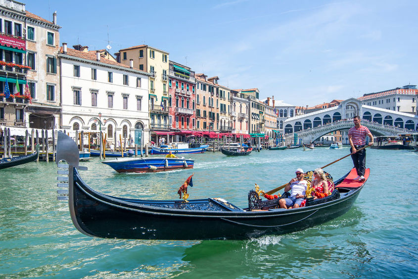 Ще се превърне ли Венеция в "увеселителен парк": Властите ще таксуват еднодневните туристи от 2022