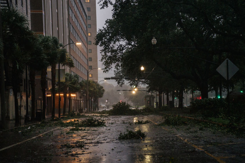 Сутрешни новини: ТЕЦ-ът на Доган пак получава милиони за "студен резерв"; Ураганът "Айда" остави Ню Орлиънс без ток