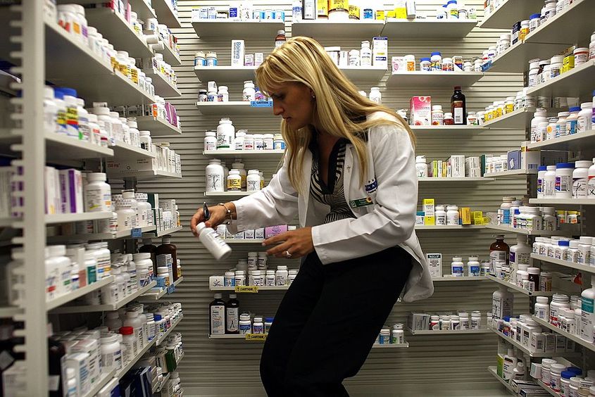 МЗ предлага ДДС да се намали до 5% за лекарствата, плащани от здравната каса