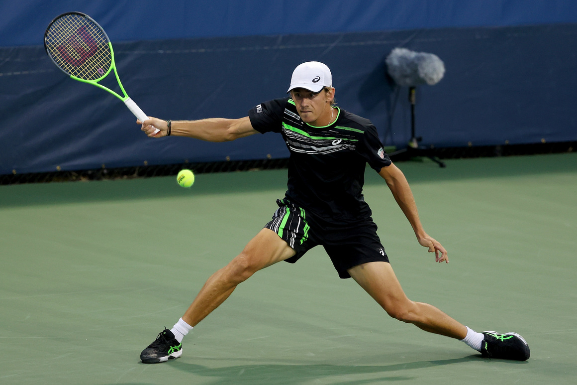 <p><strong>Алекс де Минор</strong> ще играе за втора поредна година на Sofia Open. Австралиецът е петкратен шампион в турнири на ATP и заема 17-ото място в ранглистата. Тази година спечели трофеш в Анталия и Ийстбърн.</p>
<p>Израсналият в Испания тенисист с прякор "Демона" идва в София с бившия №1 Лейтън Хюит в щаба си.</p>
<p>Алекс е финалист на Уимбълдън за юноши през 2016 г. 22-годишният австралиец е и двукратен финалист на NextGen финалите на ATP ("Следващото поколение"). </p>