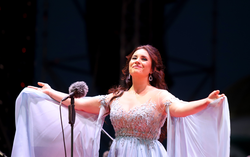 Соня Йончева и Пласидо Доминго зарадваха над 5000 зрители в София с грандиозен концерт