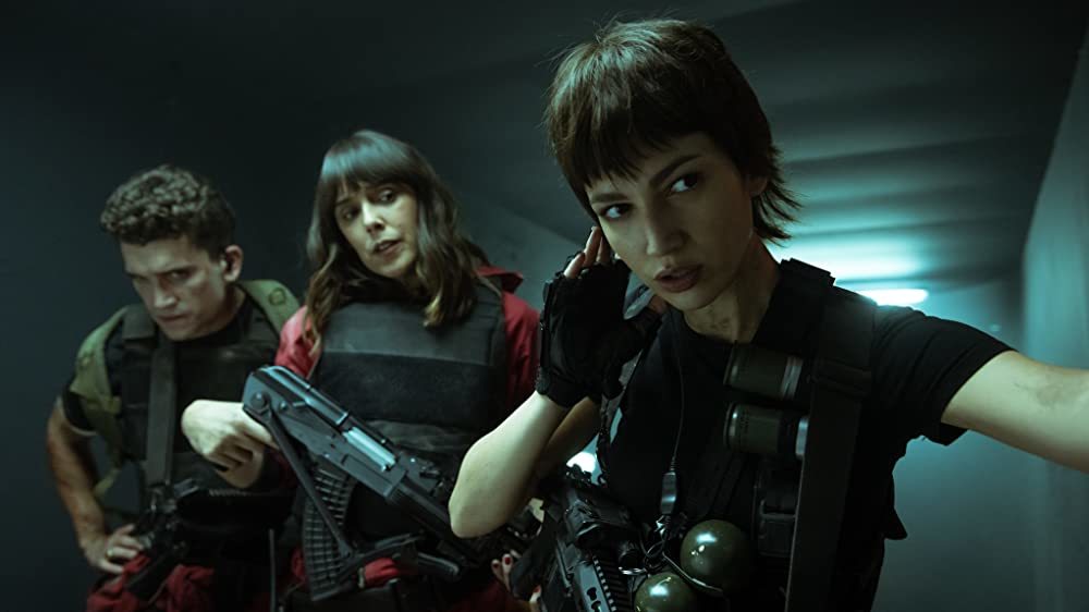 <p><strong>Money Heist - първа част от сезон 5, Netflix</strong></p>
<p>"100 часа се усещат като 100 години" - Испанският сериал, който постигна феноменален успех през последните години, вече е във финалната си фаза. Групата на Професора прави опит да ограби Банката на Испания, но се оказва в капана на тотална блокада без план за действие. Армията щурмува сградата на банката и започва унищожителна битка с експлозии, огън и безразборен обстрел. На 3 септември Netflix пусна първата част от "Money Heist 5" (това са епизодите от 1 до 5), а на 3 декември можем да очакваме и окончателната развръзка в част 2. </p>