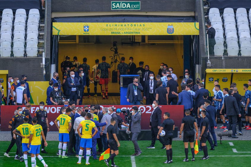 Здравните власти прекъснаха мача Бразилия-Аржентина: Четирима играчи излъгали, за да избегнат карантина