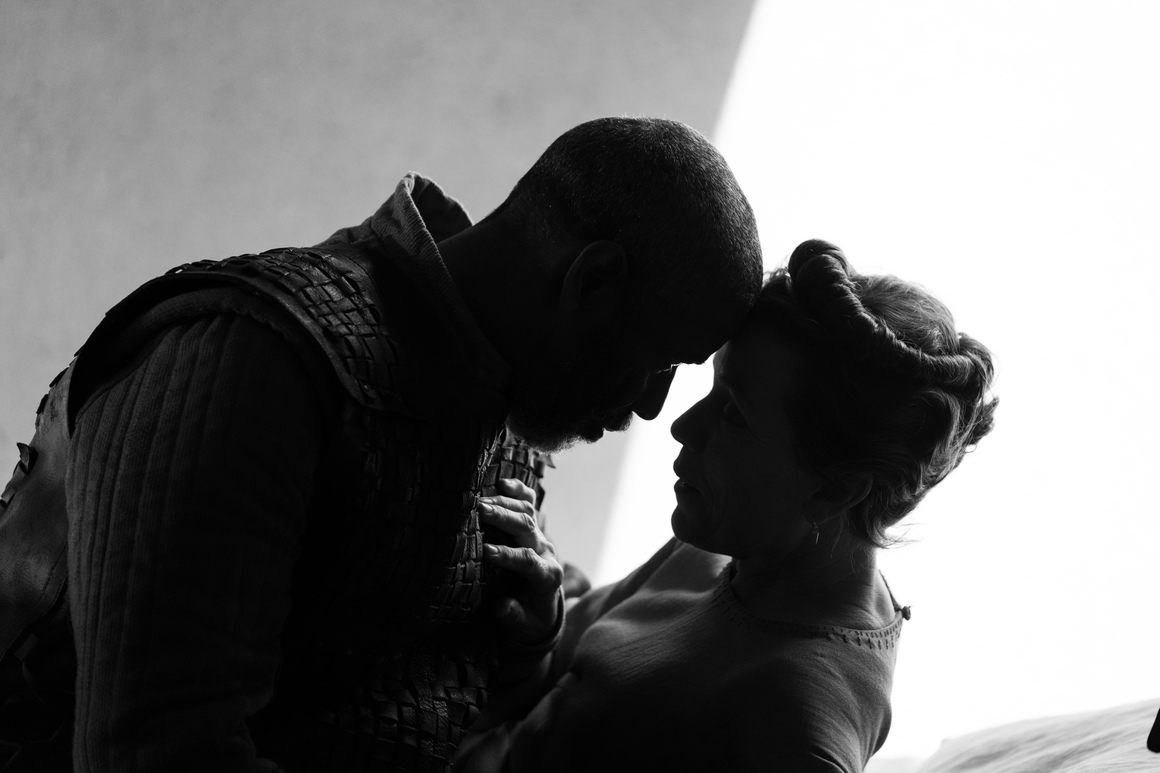 <p><strong>"The Tragedy of Macbeth"</strong></p>
<p>Цял отбор от носители на "Оскар" се събират в новата адаптация по пиесата на Шекспир. Дензъл Уошингтън и Франсис Макдорманд са звездите в иконичните главни роли по "Макбет". Режисурата е на Джоел Коен - съпруг и професионален партньор на Макдорманд от повече от 30 години. Можем очаквам този филм в списъка на най-престижните филмови награди за 2021.</p>