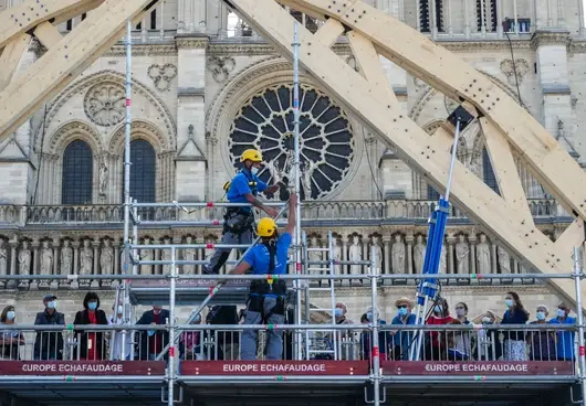 Нотр Дам вече е стабилизирана, реконструкцията може да започне