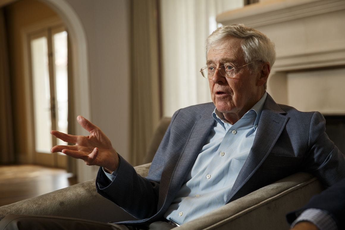 <p><strong>Чарлз Кок</strong> (Koch Industries) е един от най-влиятелните хора в консервативните и либертариански среди в политиката на САЩ. Заедно с покойния си брат Дейвид той превръща наследствената компания за добив на петрол в огромен конгломерат с годишни приходи в размер на повече от 100 млрд. долара. От няколко години синът му Чейс управлява подразделение за рискови инвестиции към Koch Industries. Богатството на фамилията се изчислява на 124,4 млрд. долара. </p>
<p> </p>