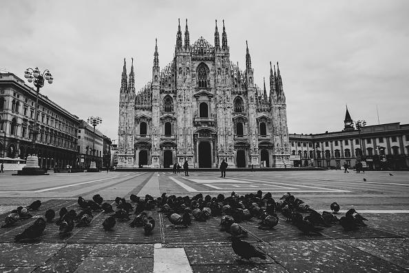 На 09.03 цяла Италия е в карантина, а в Милано и северната част от страната това важи още от краят на февруари.
<br><br>
Обичайно претъпканият с туристи площад пред Миланската катедрала е останал пуст - вместо стотици хора на него днес има предимно гълъби. 