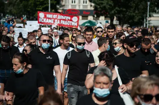 "Колкото по-дълго хората са живеели под комунистически режим, толкова по-голямо е недоверието към ваксините"