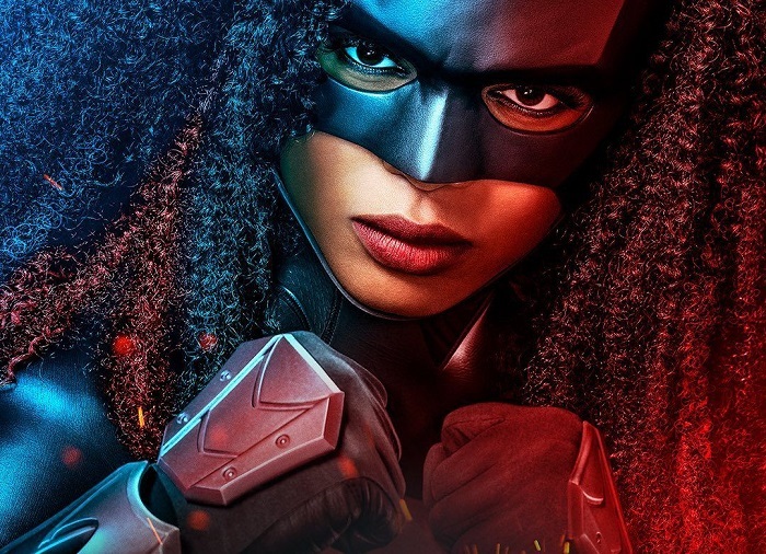 <p><strong>Батуоман III (Batwoman III) - премиера на 14 октомври</strong></p>
<p>Три години след като Батман изчезва мистериозно, Готъм тъне в отчаяние. Без супергероя властите са под контрола на престъпни групировки, които са много по-силни. Така се появяват Джейкъб Кейн и паравоенната му охранителна организация, чиято полиция е навсякъде из града.</p>
<p>Години по-рано първата съпруга и дъщерята на Джейкъб са убити при престрелка в Готъм и той изпраща другата си дъщеря Кейт надалеч, за да я предпази. Кейт е отстранена позорно от военното училище и прекарва години в тежки тренировки по оцеляване. Сега обаче се завръща у дома точно в момента, когато групировката „Алиса в страната на чудесата“ е взела баща ѝ и неговата организация на мушка.</p>
<p>За да помогне на семейството и града си, Кейт продължава мисията на изчезналия си братовчед Брус Уейн – превръща се в Батуоман. В главната роля е Руби Роуз.</p>