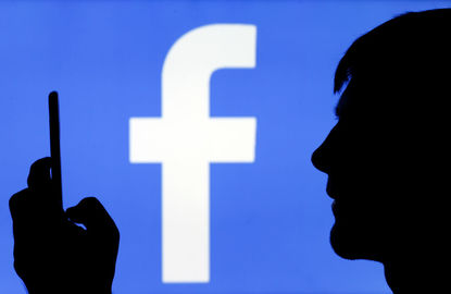 Facebook, Instagram и WhatsApp се сринаха за 6 часа