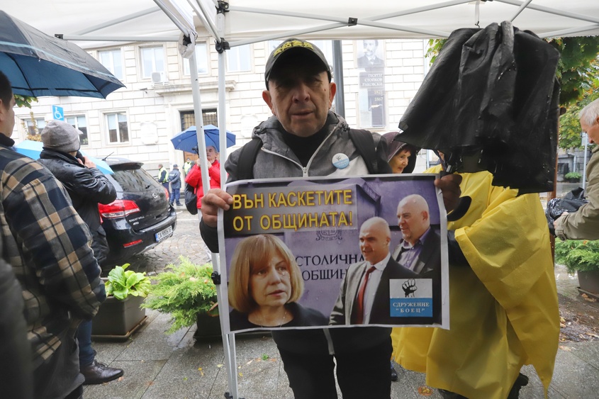 "Вън каскетите от общината": Новият пост на Ивайло Иванов провокира протест