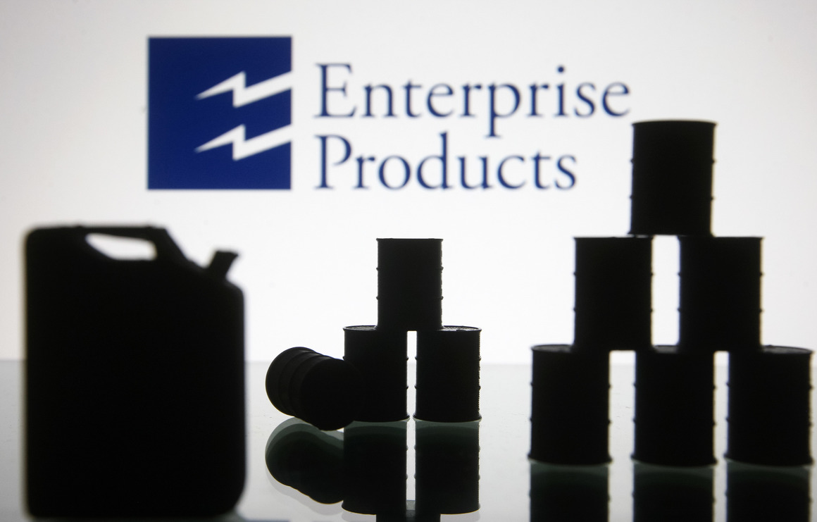 <p><strong>Enterprise Products Partners</strong></p>
<p>На 38 г. Скот Дънкан притежава 6,2 млрд. долара благодарение на акциите си в семейната компания Enterprise Products Partners - производител на тръби за петролопроводи. Той и тримата му по-възрастни братя и сестри наследяват дружеството след смъртта на баща си Дан Дънкан през 2010 г. </p>