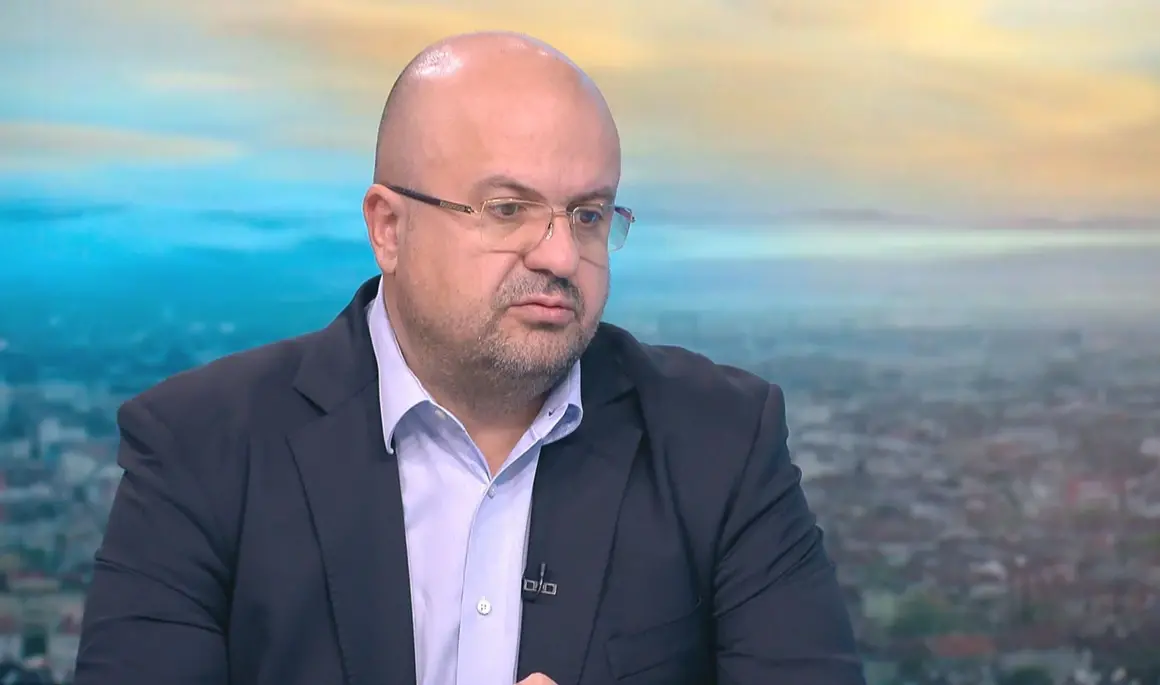Камен Костадинов - човекът от централното ръководство на ДПС, който води конгреса на БФС
