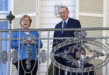 Меркел посети Ердоган за последно - разбраха се за бежанците и за преговори с талибаните