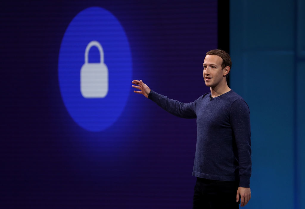 The Verge: Facebook сменя името си заради амбициите да изгради "метавселена"